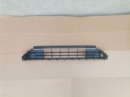 Grila bara VW Golf VII 7 (2015-2021) cod 5G0853677P