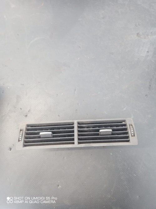 Grila bord aer centrala , Audi A4 B7 2.0 tdi , COD - 8e0820951h