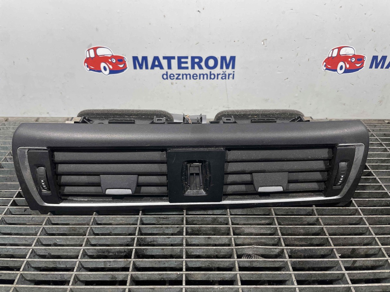 GRILA BORD BMW SERIA 1 F20 - - (2015 2019)
