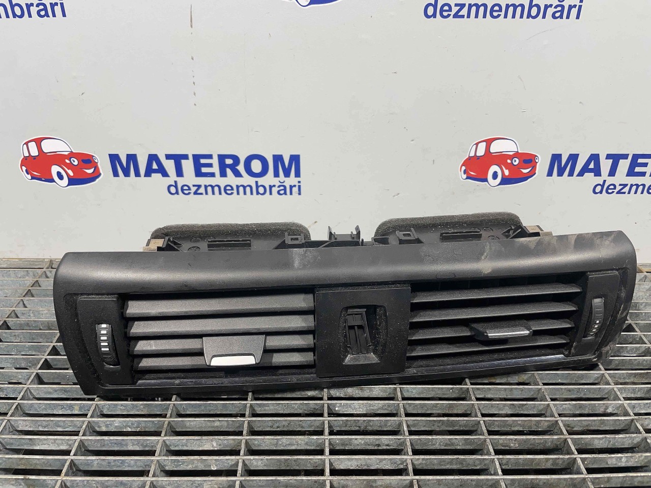 GRILA BORD BMW SERIA 1 F20 SERIA 1 F20 - - (2011 2015)