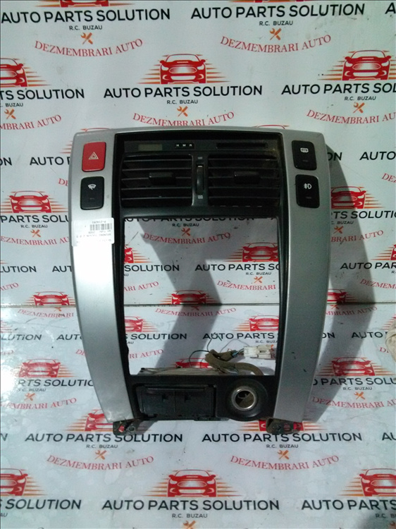 Grila bord centrala HYUNDAI TUCSON 2.0 D an fabr. 2008