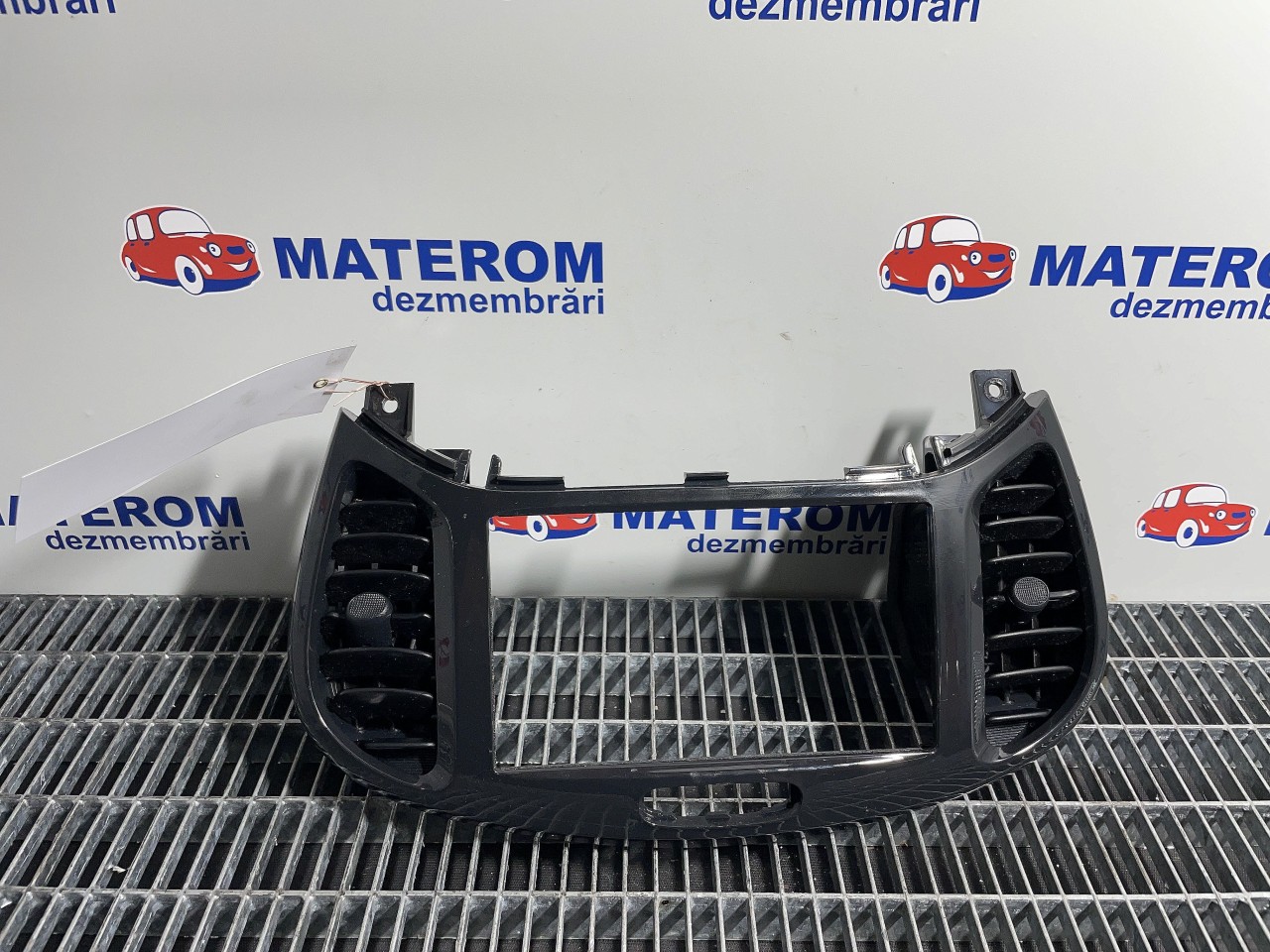 GRILA BORD NISSAN JUKE JUKE - - (2010 2014)