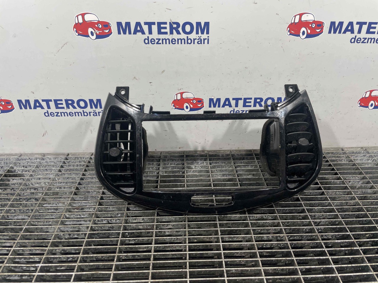 GRILA BORD NISSAN JUKE JUKE - - (2014 2018)