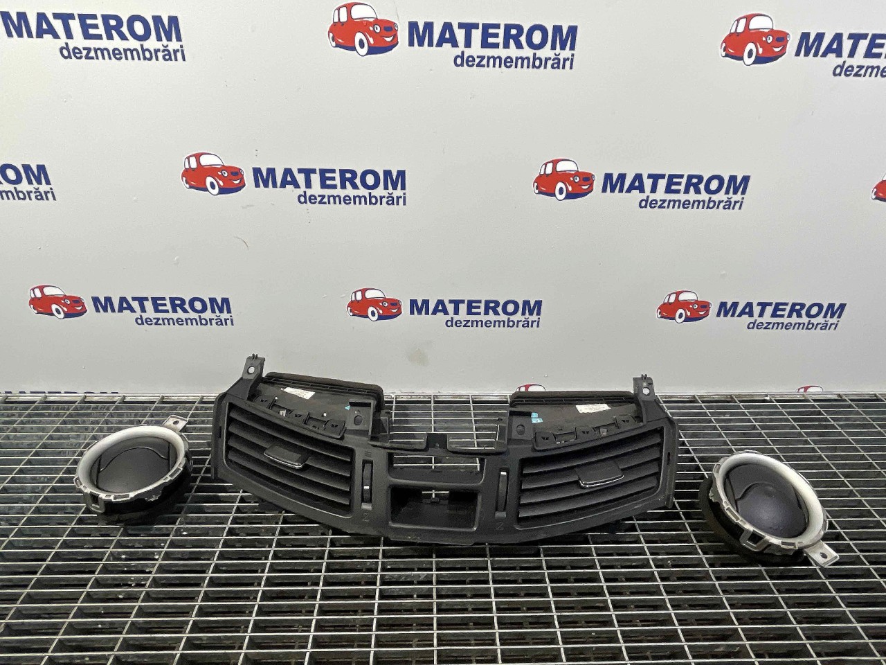 GRILA BORD NISSAN NAVARA - - (2015 2019)