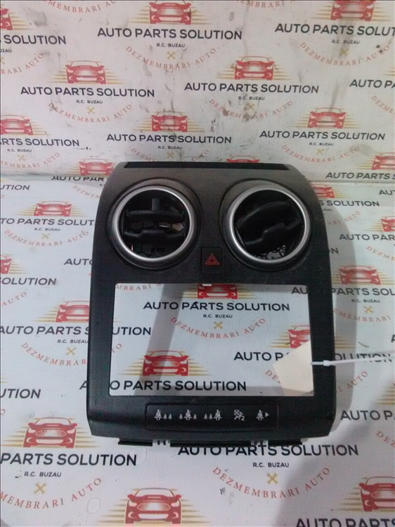 Grila bord NISSAN QASHQAI an fabr.2008