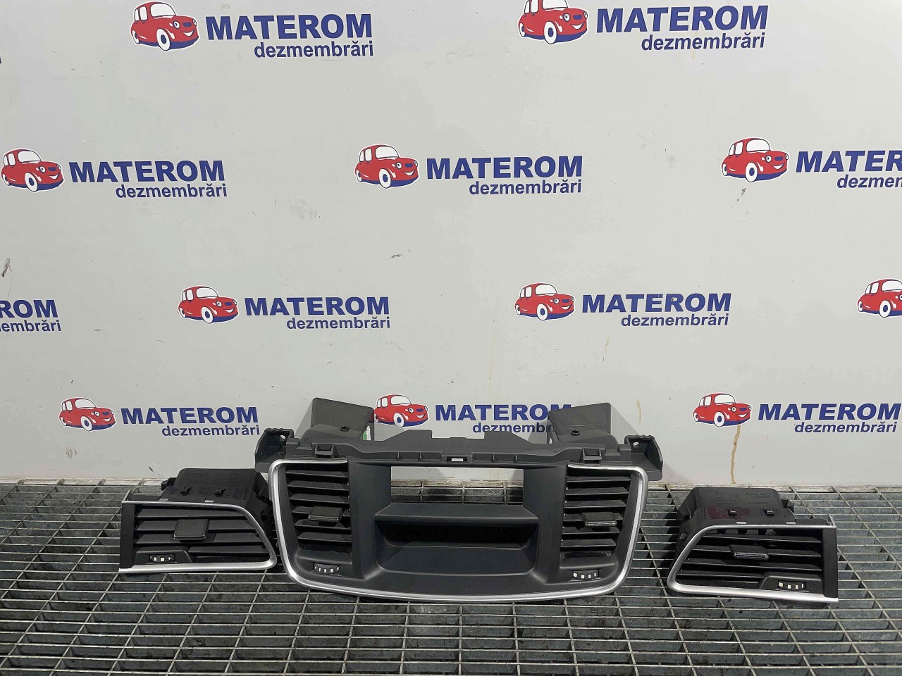 GRILA BORD PEUGEOT 508 - - (2010 2014)