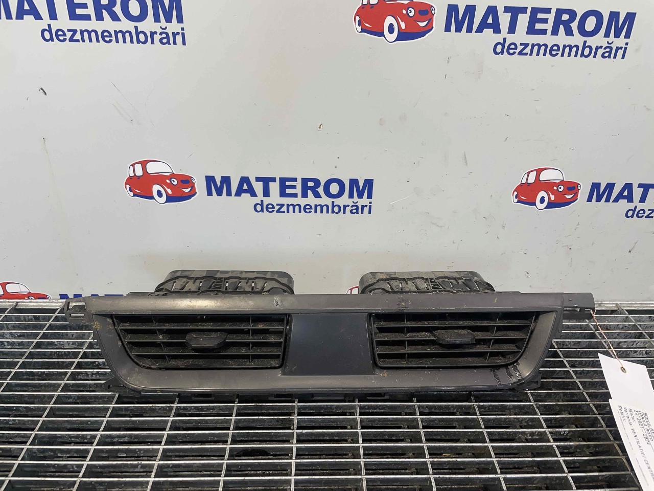 GRILA BORD RENAULT EXPRESS - - (2021 2024)