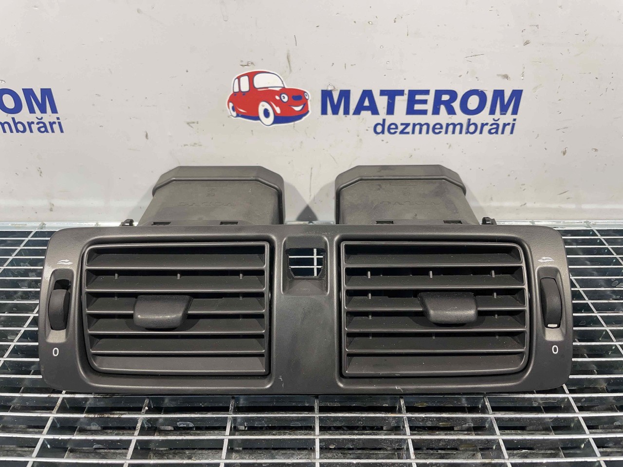 GRILA BORD VOLVO V50 - - (2004 2010)