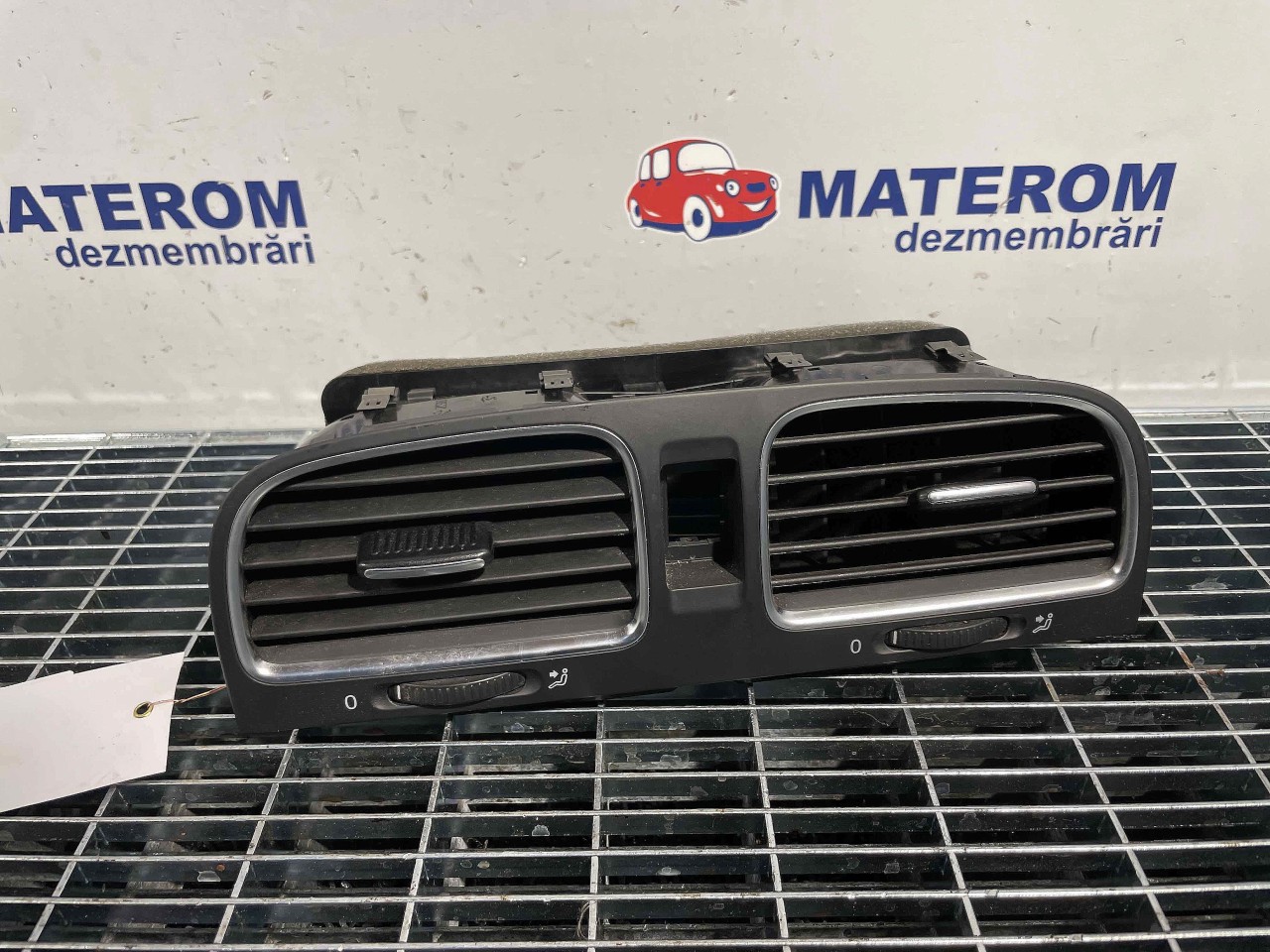 GRILA BORD VW GOLF VI - - (2008 2012)