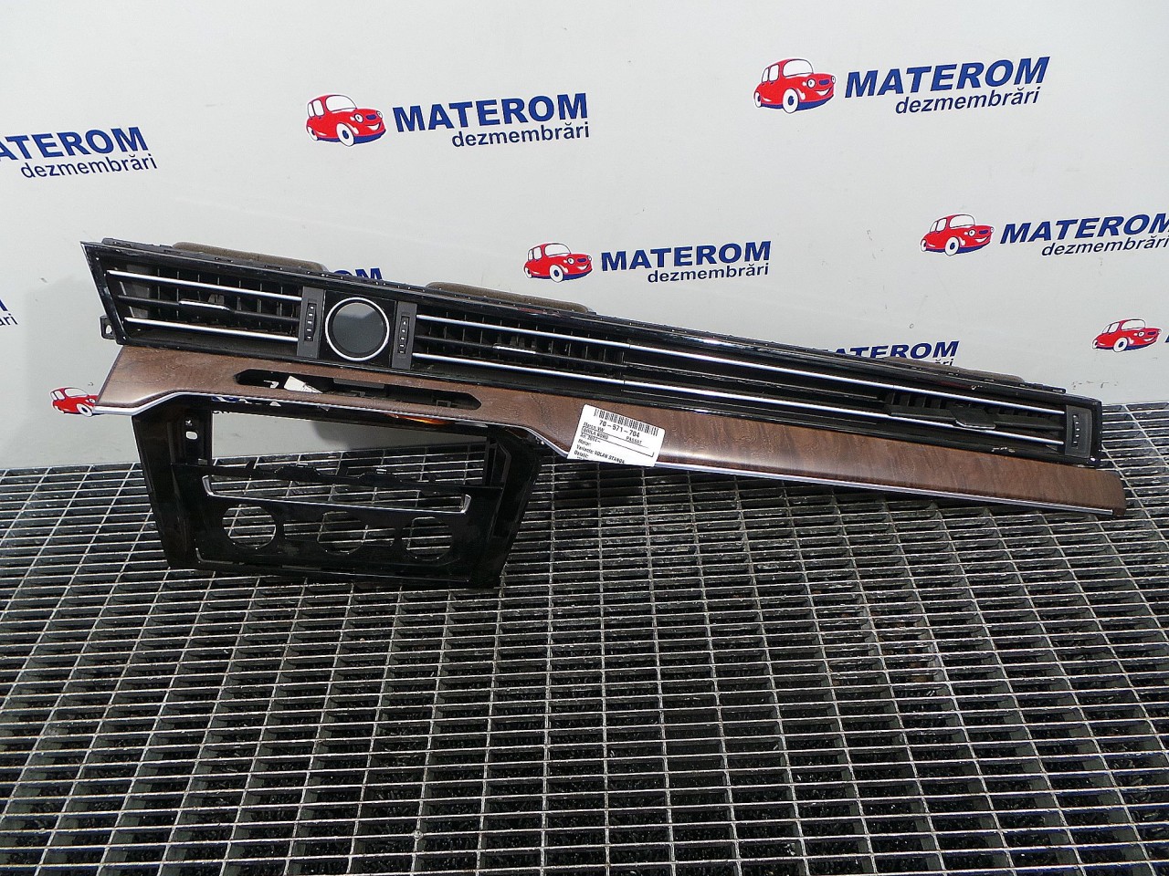 GRILA BORD VW PASSAT - - (2014 2019)
