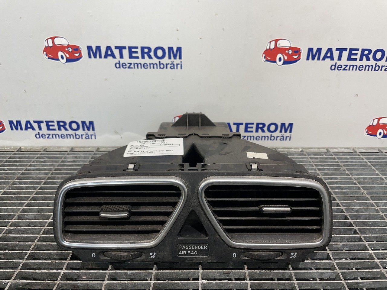 GRILA BORD VW SCIROCCO - - (2008 2014)
