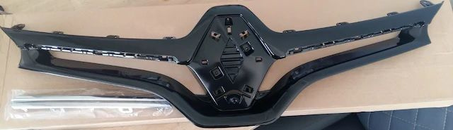 Grila calandru superioara Renault Fluence 2013 - 2016 Noua 623108841R