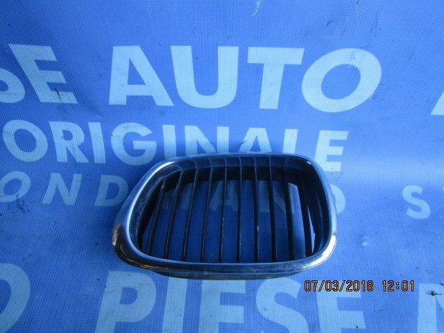 Grila capota BMW E39 ; 8184531 // 8184532 (urechi rupte)