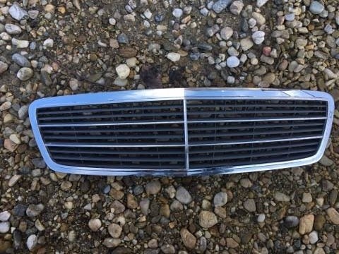 Grila capota mercedes C class w203 2000-2006
