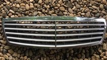 Grila capota mercedes E class w211 2004