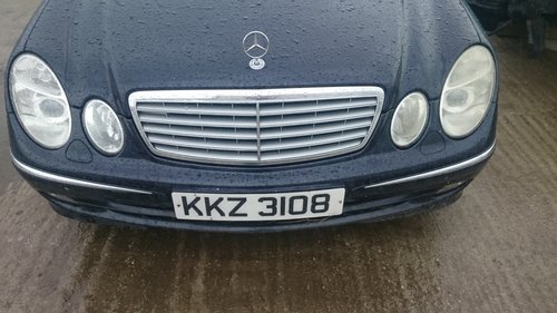 Grila capota Mercedes E class w211 Avantgarde