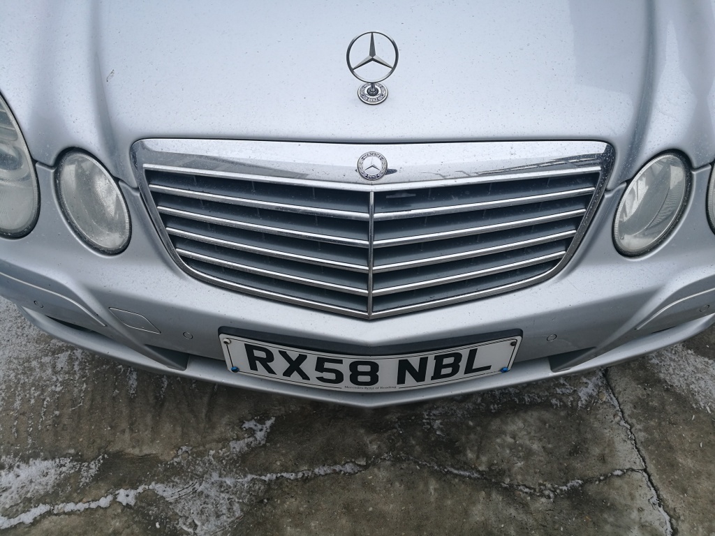 Grila capota Mercedes E220 cdi w211 Facelift an 2009