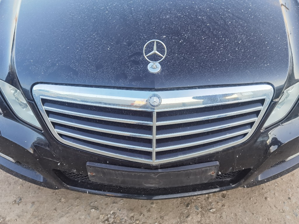 Grila capota Mercedes E250 cdi w212