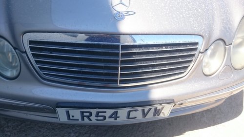 Grila capota Mercedes E270 cdi Avantgarde