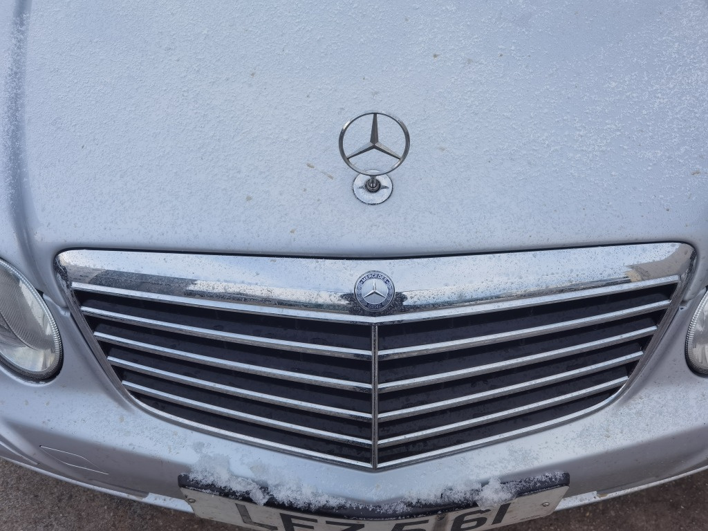 Grila capota Mercedes E320 cdi w211 facelift