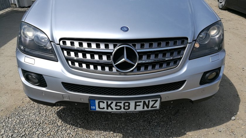 Grila capota Mercedes ML 320 cdi W164