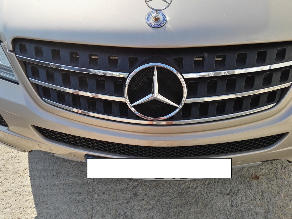 Grila capota Mercedes ML 320 cdi W164