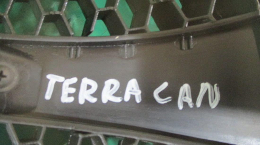 GRILA CAPOTA MOTOR CU SIGLA HYUNDAI TERRACAN FAB. 2001 – 2006 ⭐⭐⭐⭐⭐