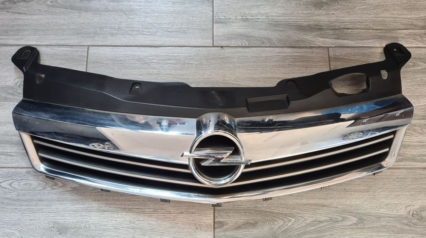 Grila capota radiatoare centrala crom Opel Astra H facelift