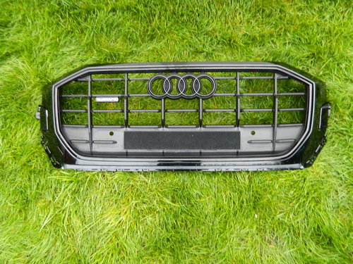 Grila centarala Audi Q8 model 2019-2022 cod 4M8853651 AL