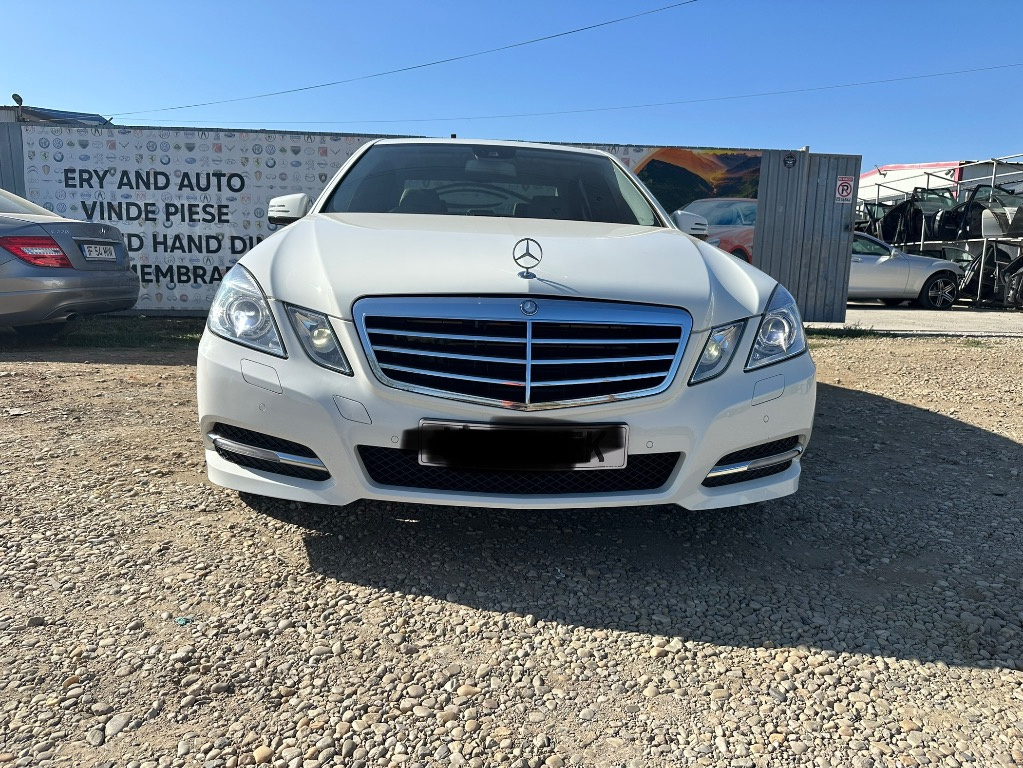 Grila centrală Mercedes e class w212 in stare perfecta