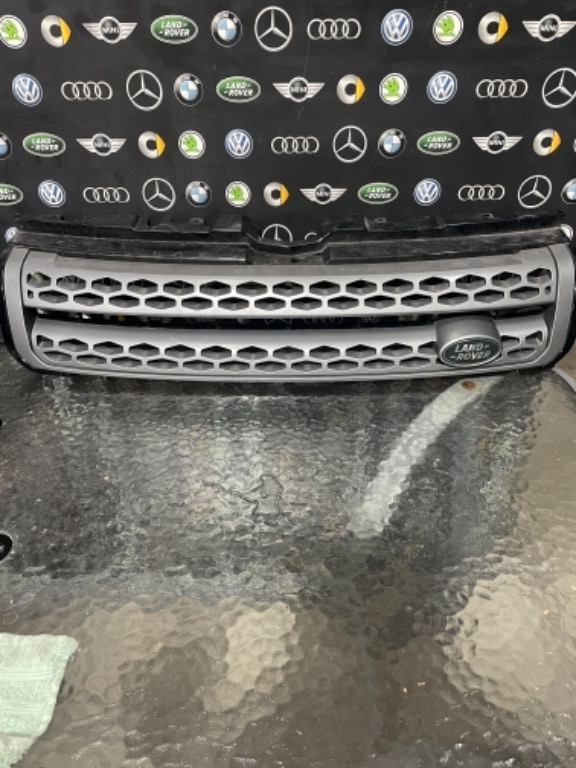 Grila centrală range rover evoque facelift
