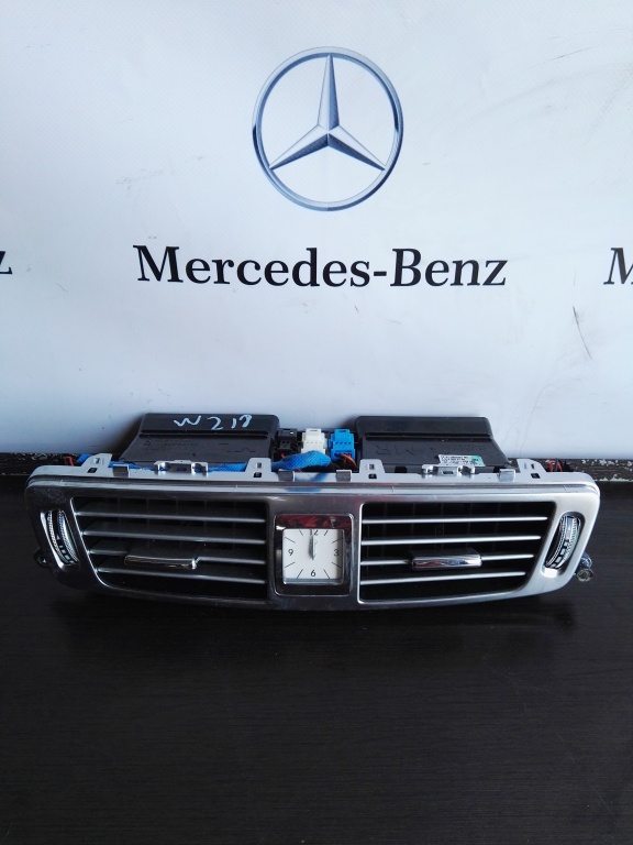 Grila centrala aer W218 A2188300754