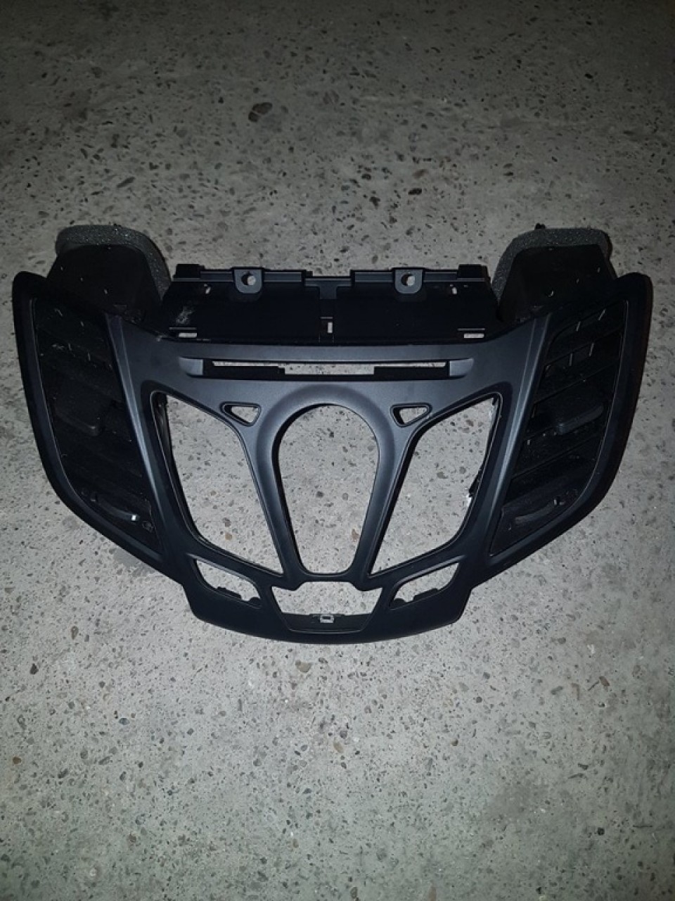Grila centrala aerisire bord ford fiesta mk7 2008-2016