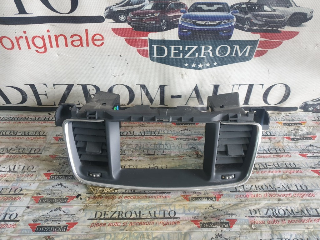 Grila centrala aerisire bord Peugeot 508 I cod piesa : 9686446277