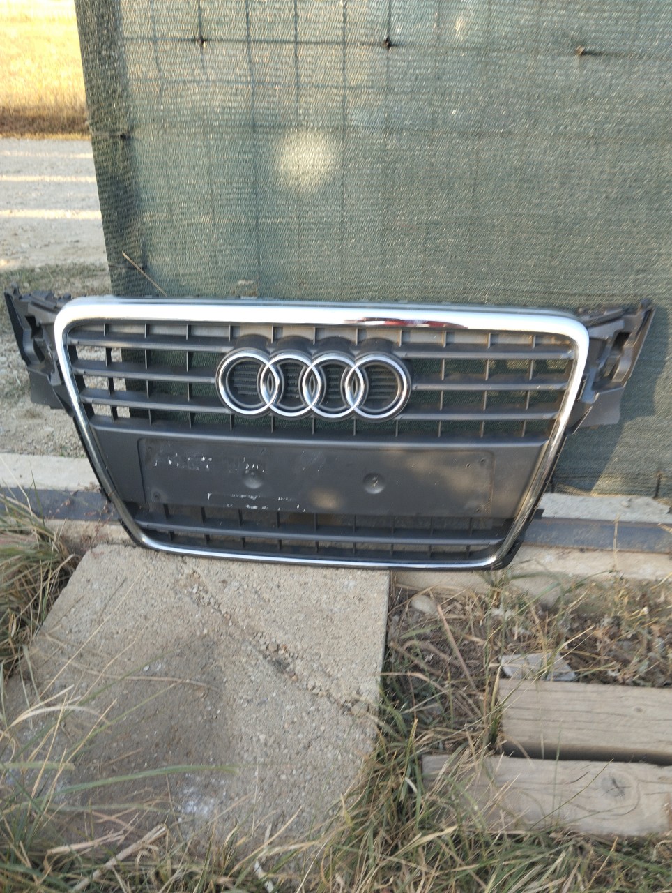 Grila centrala Audi A4B8 ( 2008-2015 )