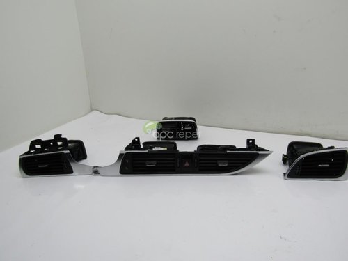 Grila centrala Audi A6 4G 2.0 TDI an 2011 cod 4G1820951