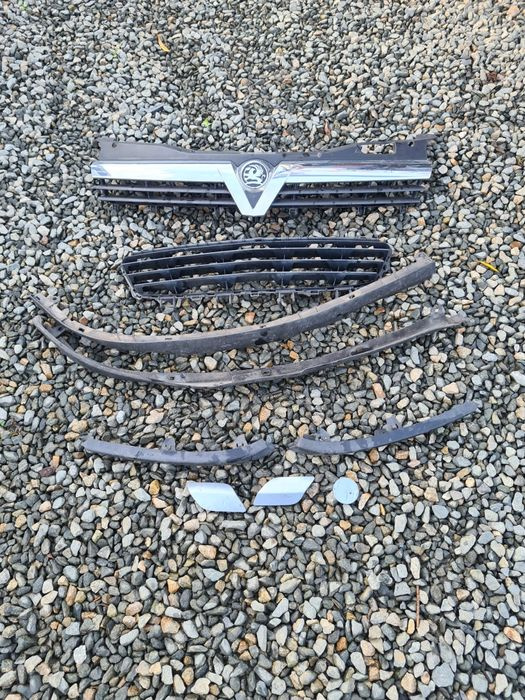 Grila centrala bara fata capac spalator inel Opel Astra H 2004-2007