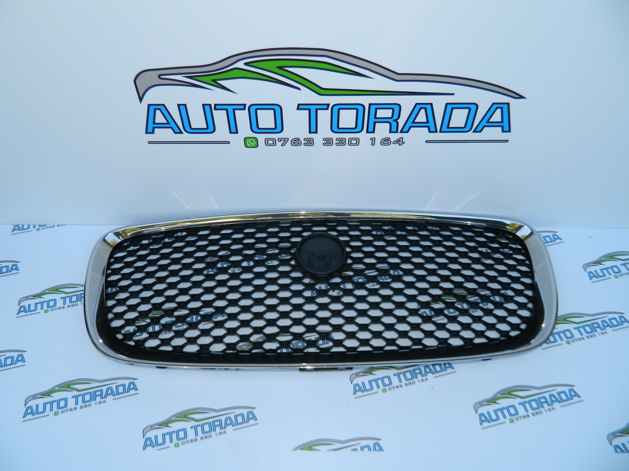 Grila centrala bara fata Jaguar F-Pace model 2017 2018 2019 cod HK83-8B271-BA