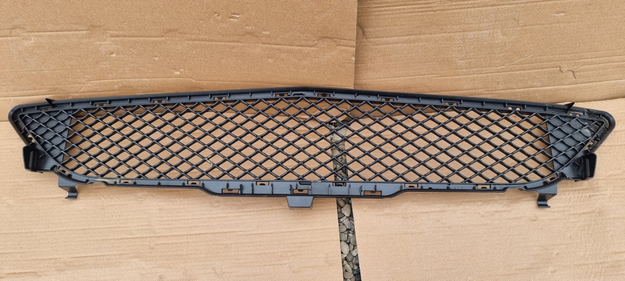 Grila centrala bara fata Mercedes B-Class W246 2012 2013 2014 2015 2016