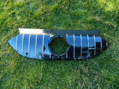 Grila centrala bara fata Mercedes EQE W295 cod A2958806001, A2958883402,A2958800002