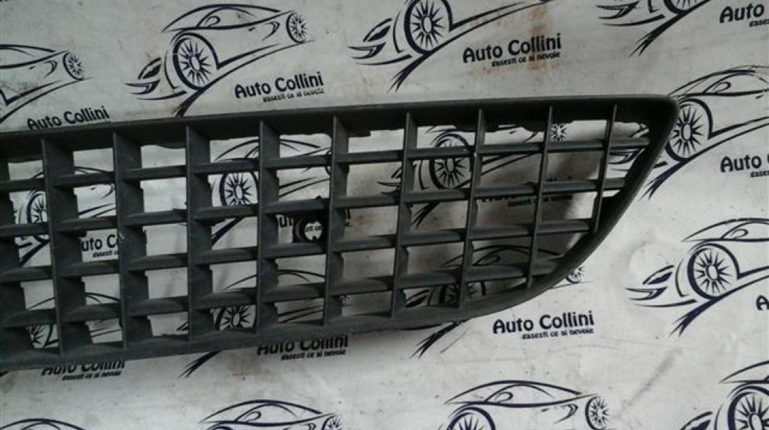 Grila CENTRALA Bara fata OPEL ASTRA GTC an 2007 cod 13225758