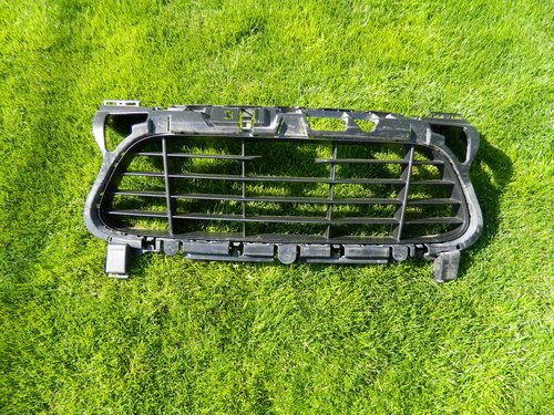 Grila centrala bara fata Porsche Cayenne 7P5 2012-2015 cod 7P5807683