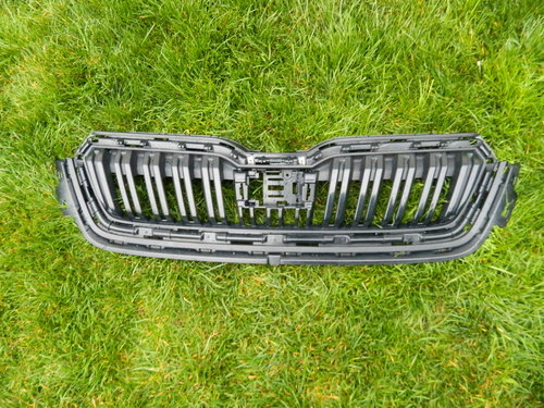 Grila centrala bara fata  Skoda Kodiaq  2017-2020 cod 658853653