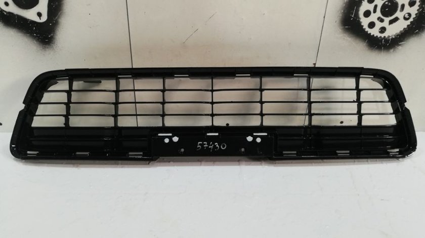 Grila centrala bara fata Toyota Hilux An 2015 2016 2017 cod 53112-0K130