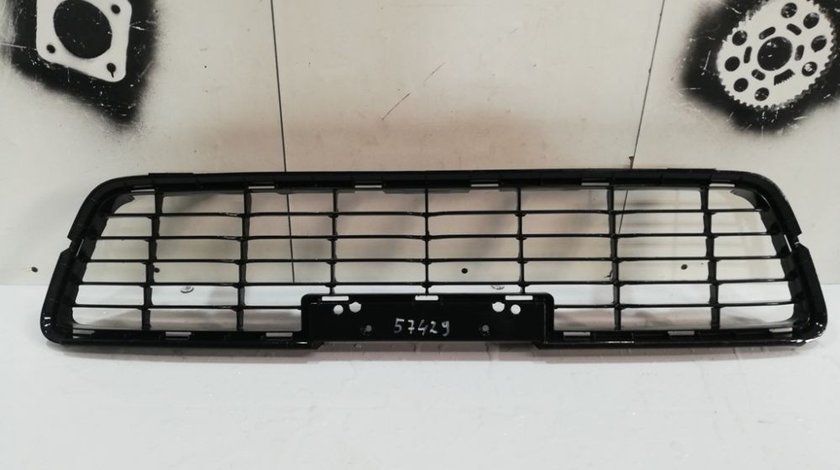 Grila centrala bara fata Toyota Hilux An 2015 2016 2017 cod 53112-0K130