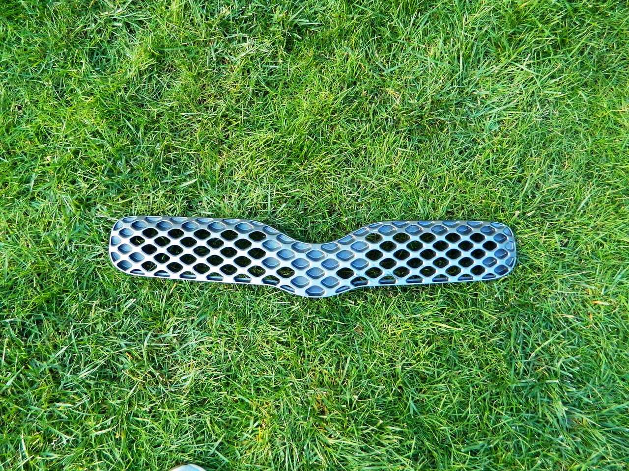 Grila centrala bara fata TOYOTA YARIS I (1999-2006) - cod 531010D070