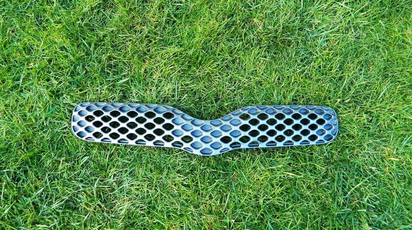 Grila centrala bara fata TOYOTA YARIS I (1999-2006) - cod 531010D070
