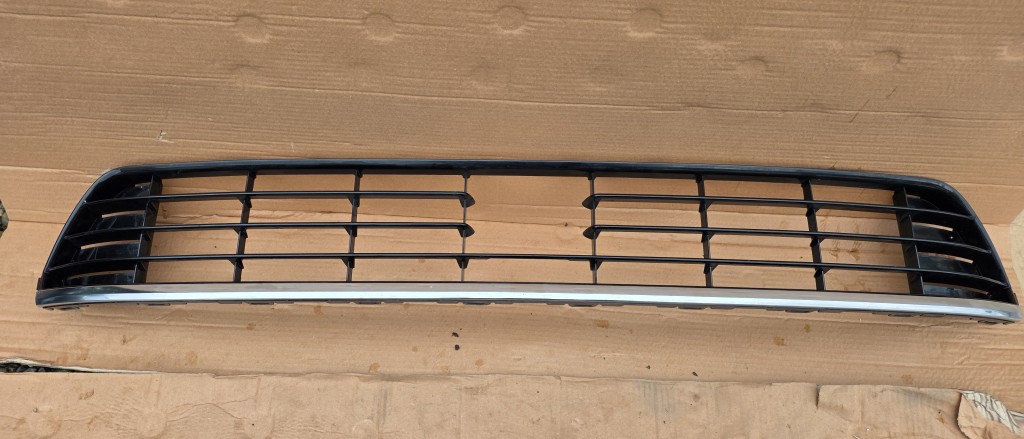 Grila centrala bara fata Vw Golf 7 / E-Golf 2013 2014 2015 2016