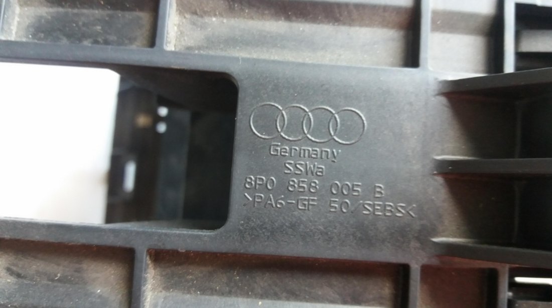 Grila centrala bord audi a3 8p 2.0 tdi bkd 8p0858005b