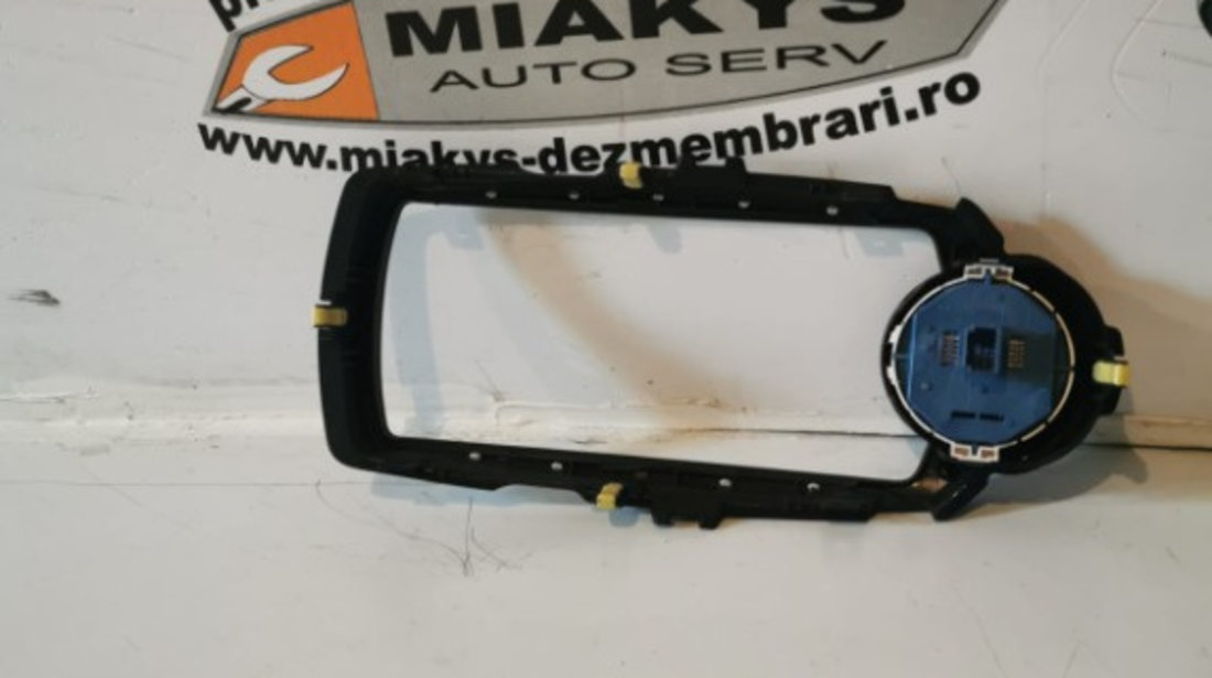 Grila centrala Bord cu Buton Avarii TOYOTA YARIS An 2014-2020. COD - 86451-0D030